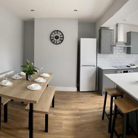 Gateway Getaway In Horsforth Sleeps 7 Villa Leeds  Esterno foto