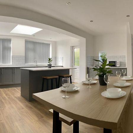 Gateway Getaway In Horsforth Sleeps 7 Villa Leeds  Esterno foto