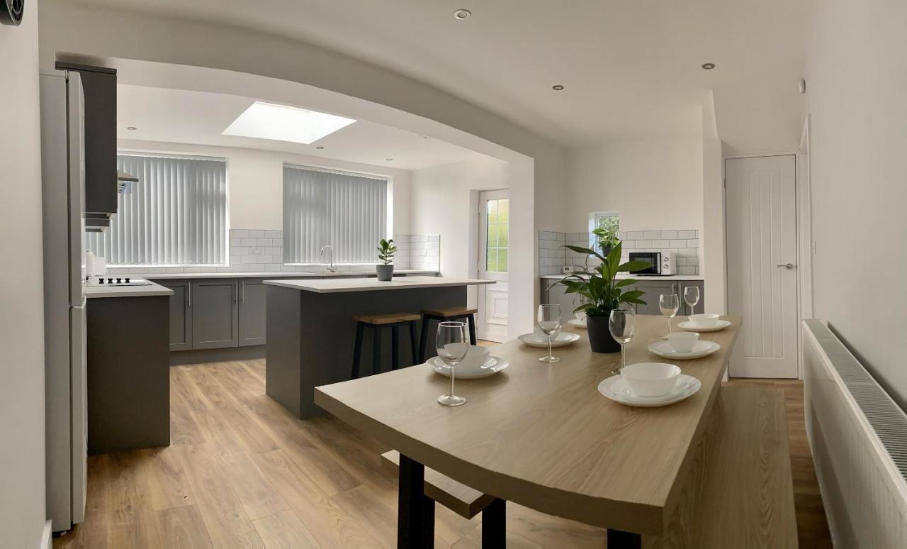 Gateway Getaway In Horsforth Sleeps 7 Villa Leeds  Esterno foto